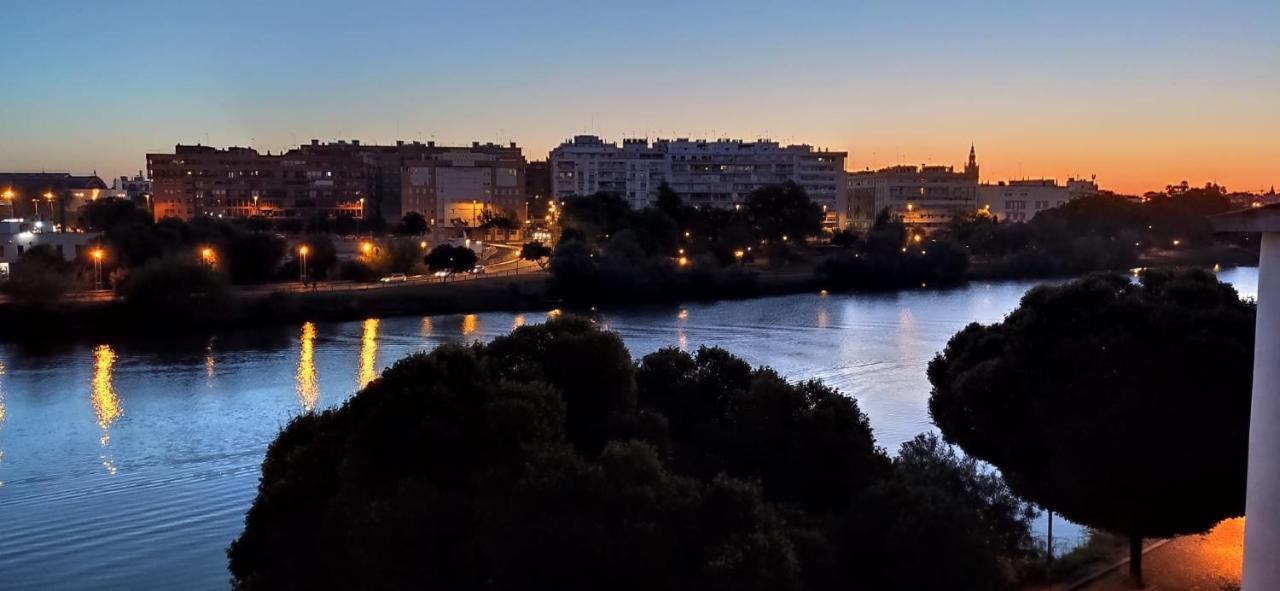 Apartamento Con Vistas Al Rio Guadalquivir En Triana, Sevilla Buitenkant foto